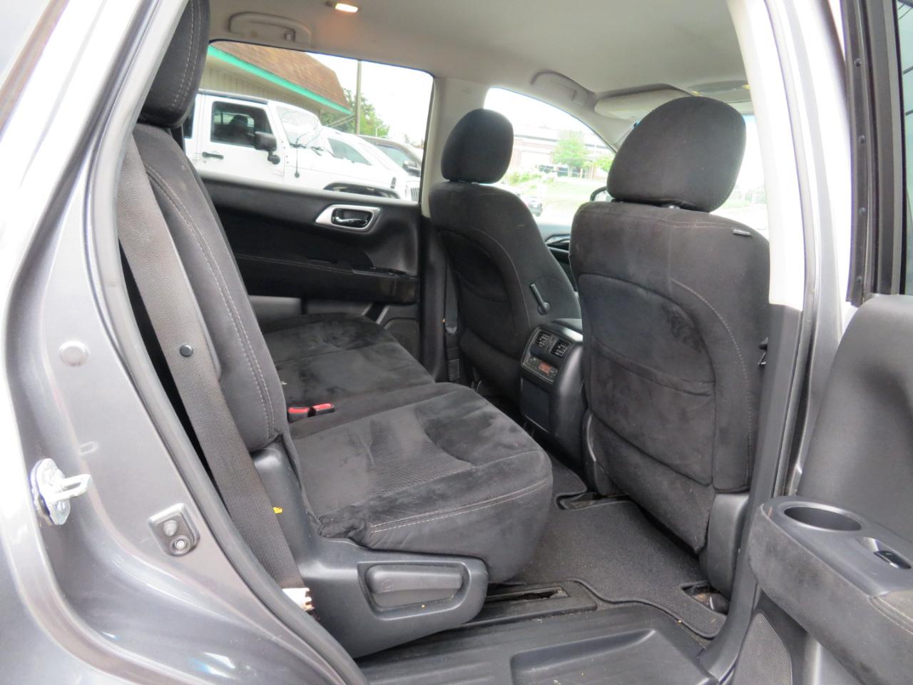 Nissan Pathfinder SV 4WD 2015