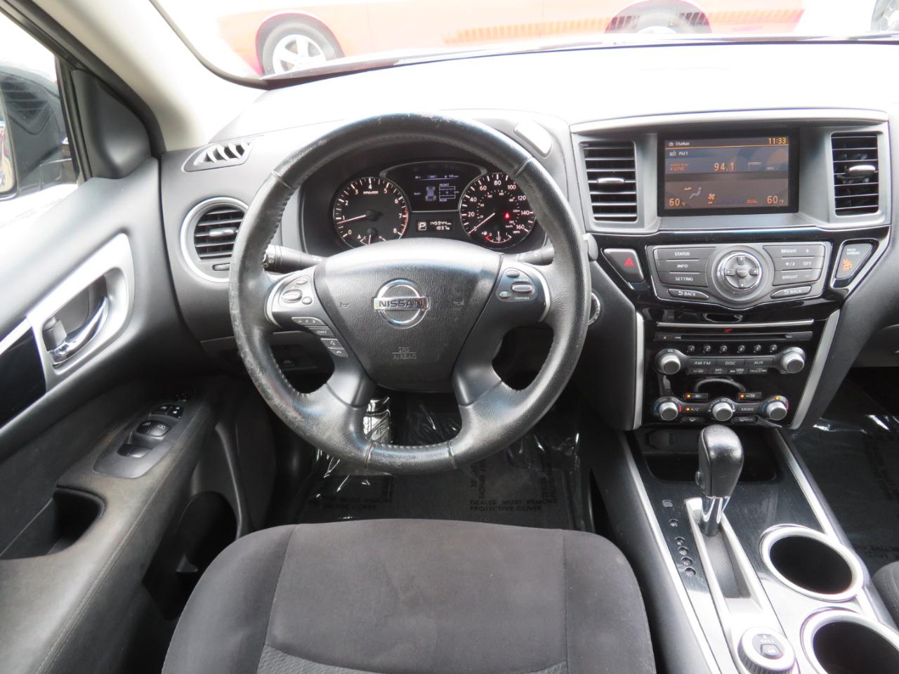 Nissan Pathfinder SV 4WD 2015