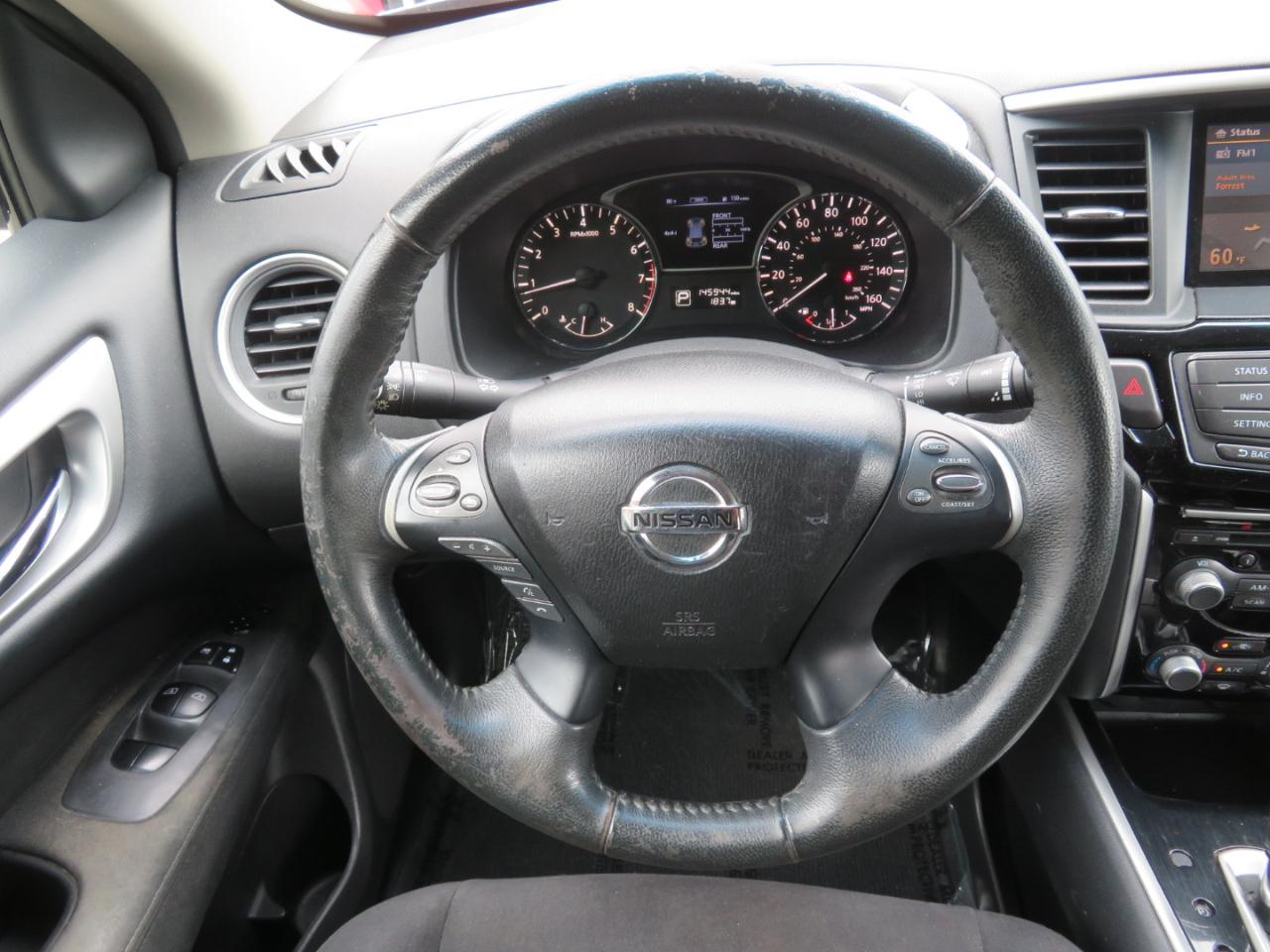 Nissan Pathfinder SV 4WD 2015
