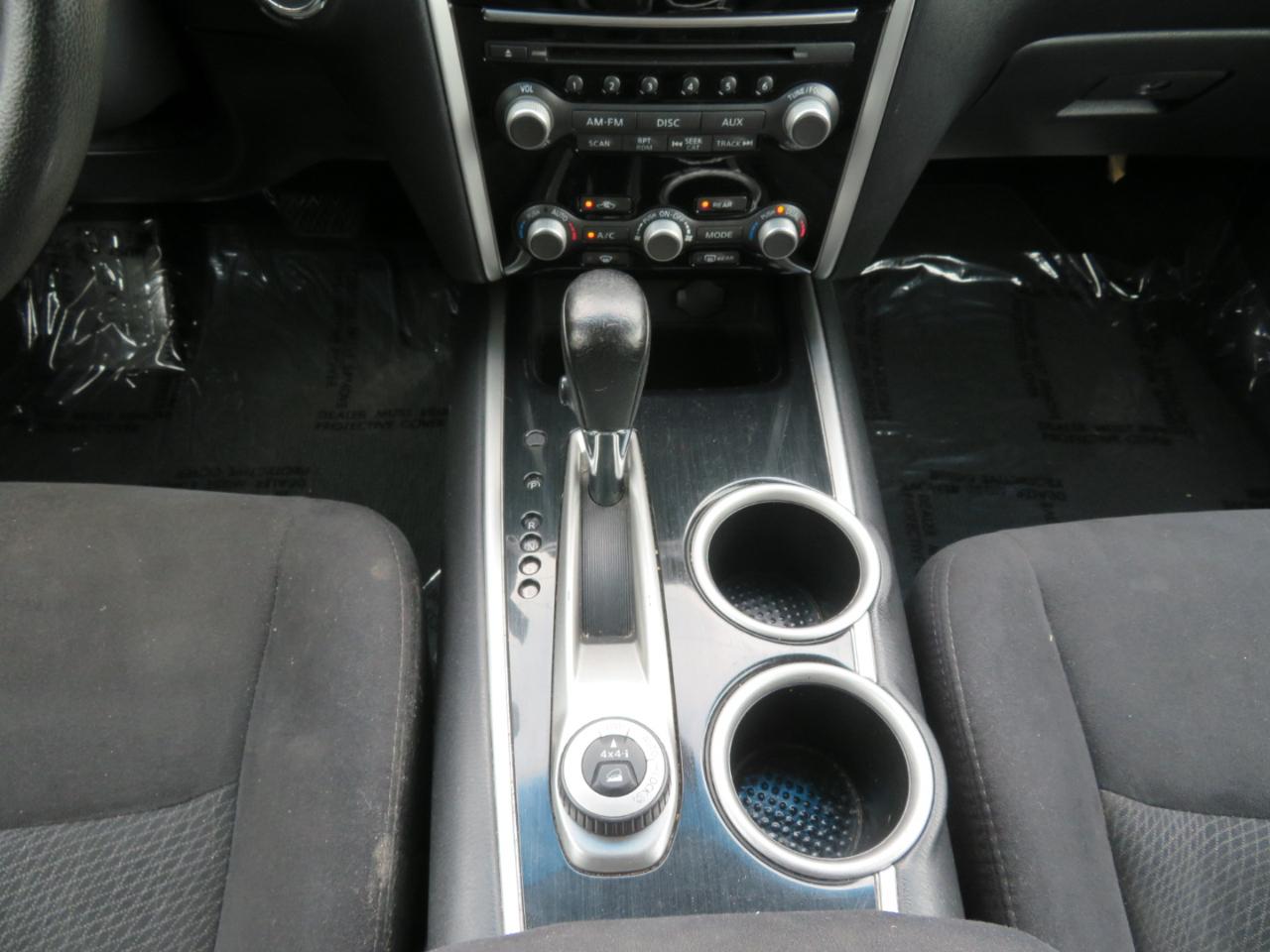 Nissan Pathfinder SV 4WD 2015