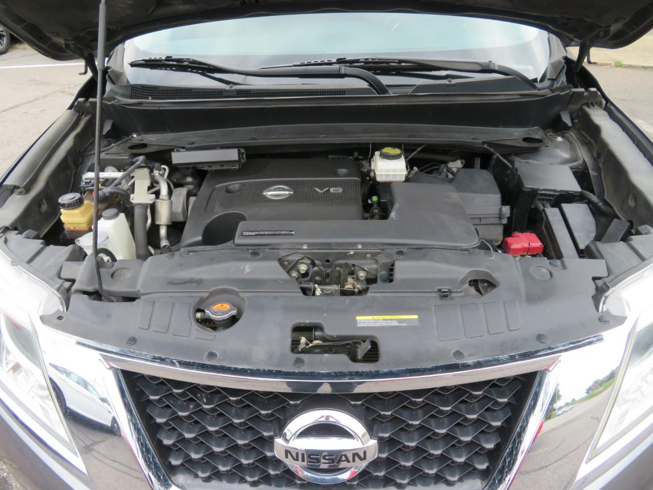 Nissan Pathfinder SV 4WD 2015