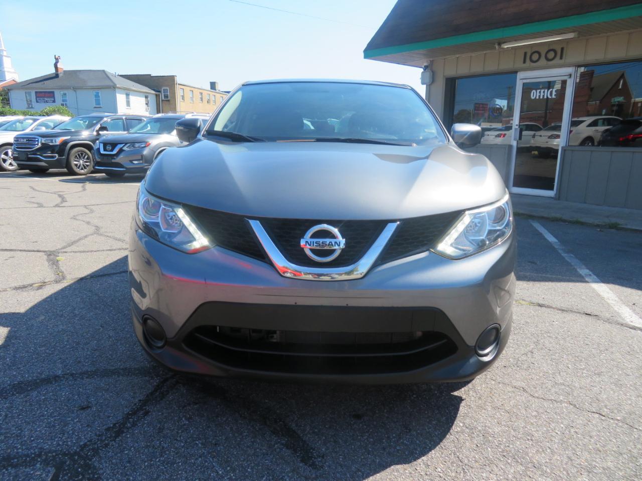 Nissan Rogue Sport photo 2