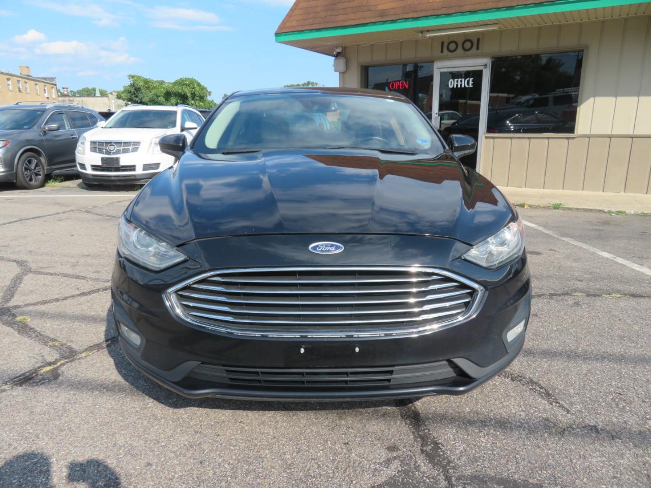 Ford Fusion photo 2