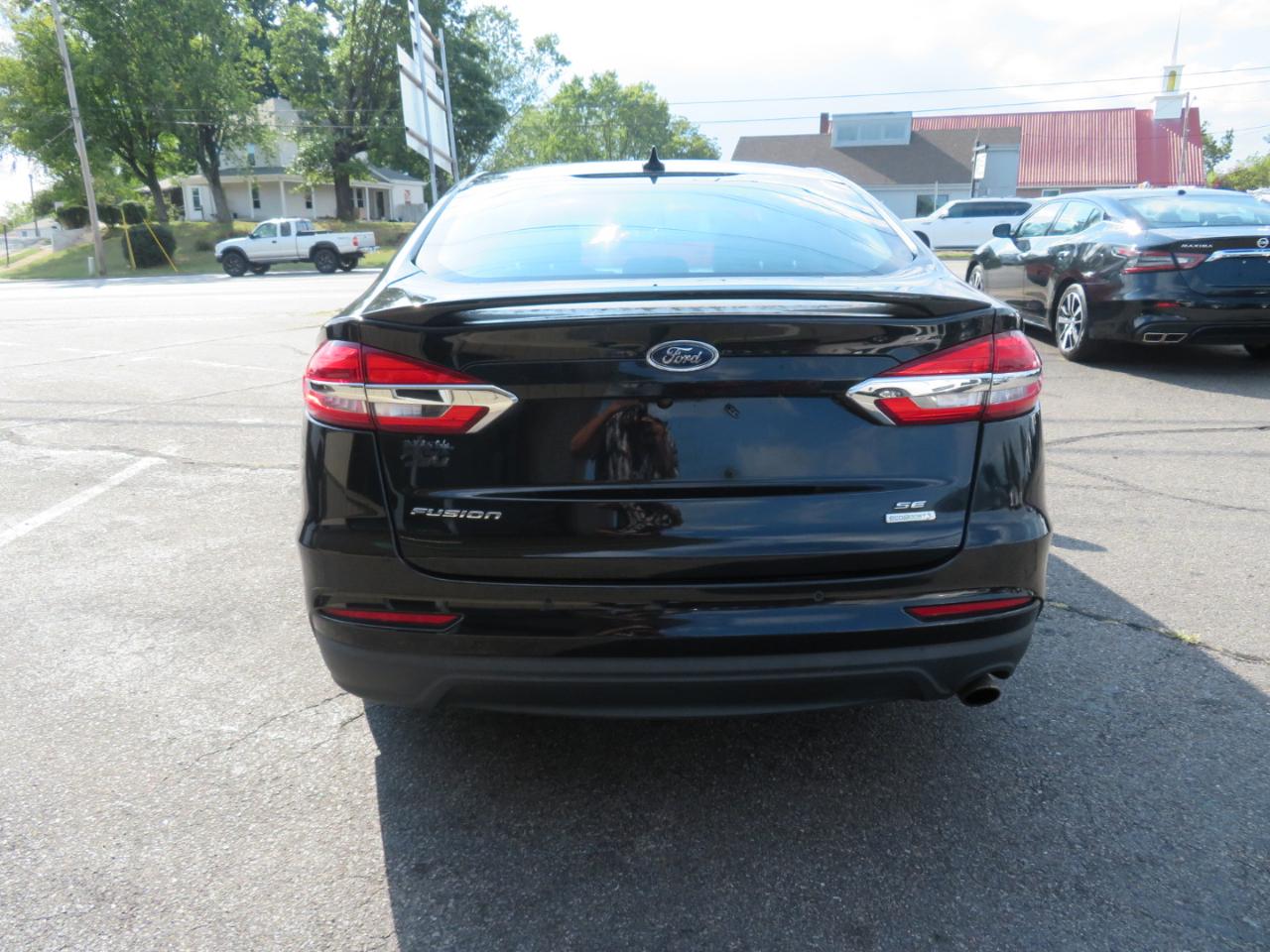 Ford Fusion photo 6