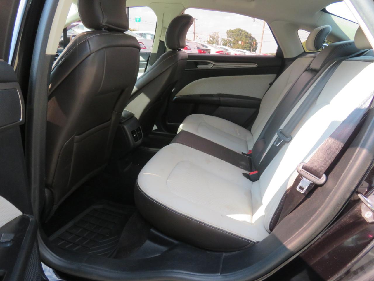 Ford Fusion photo 11