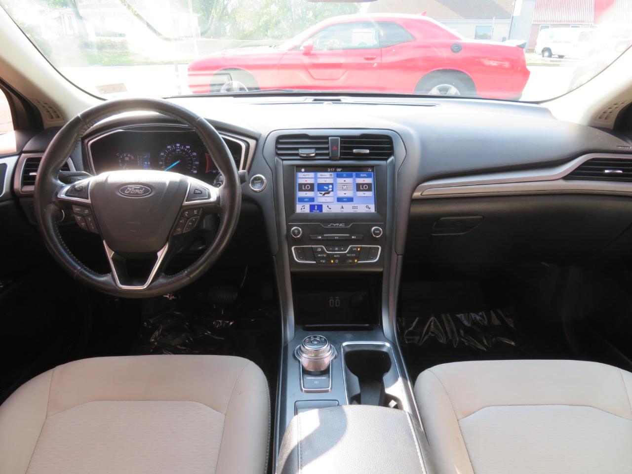 Ford Fusion photo 13