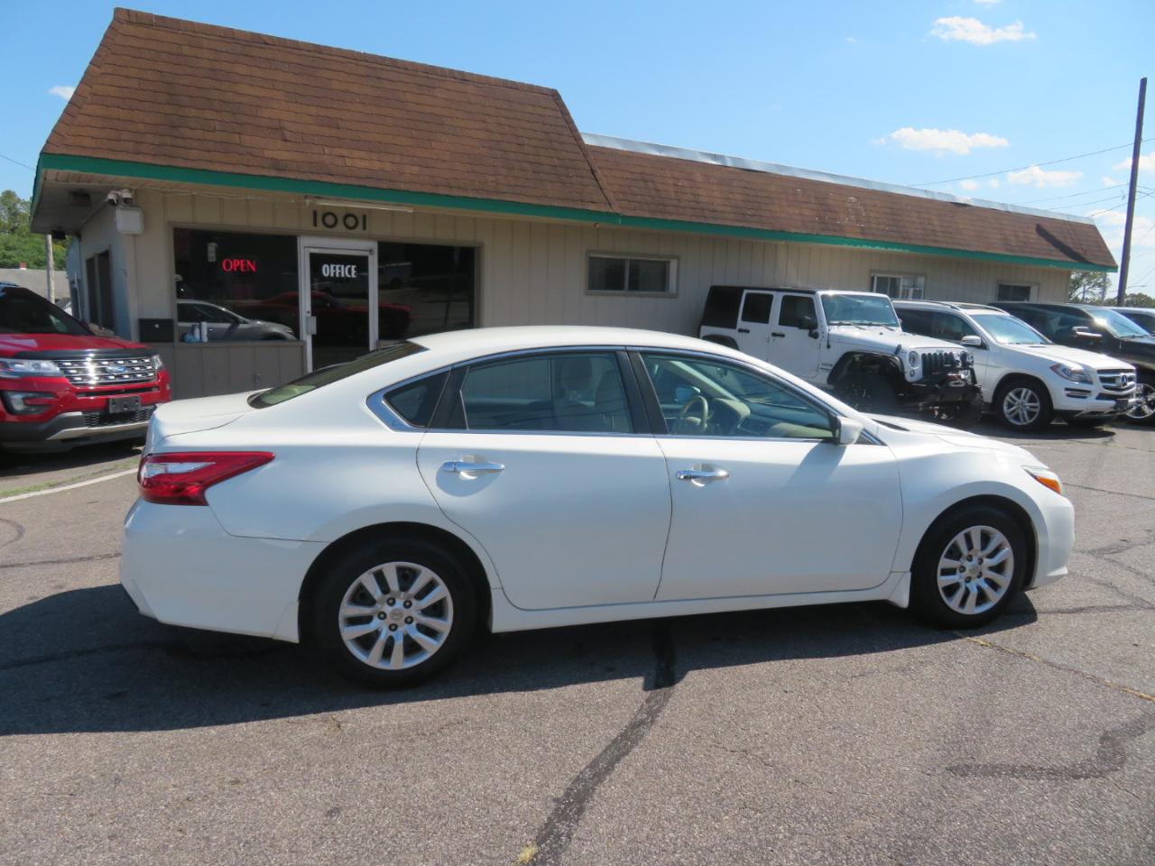Nissan Altima photo 4