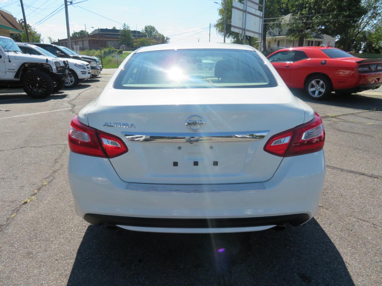 Nissan Altima photo 5