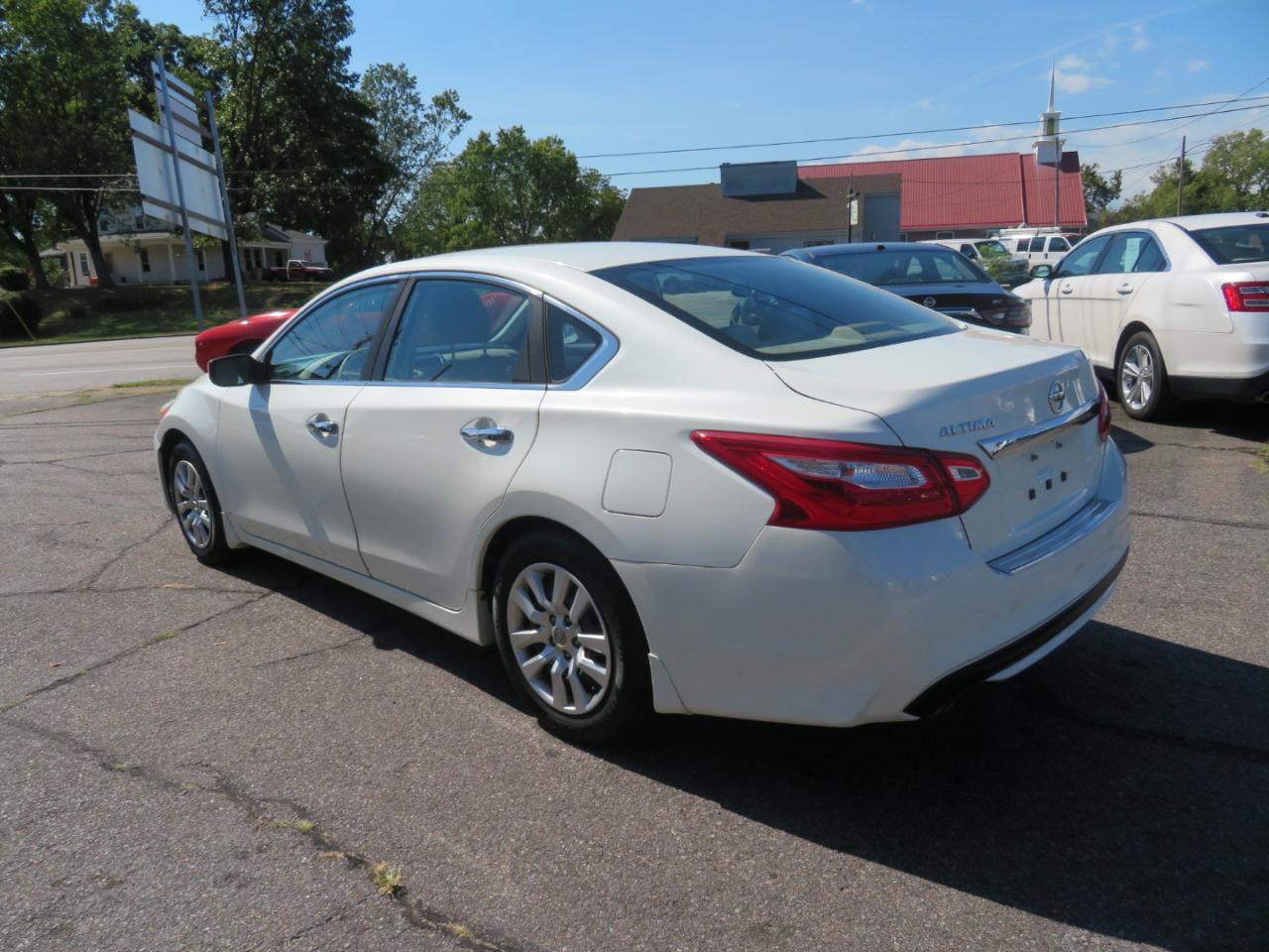 Nissan Altima photo 6