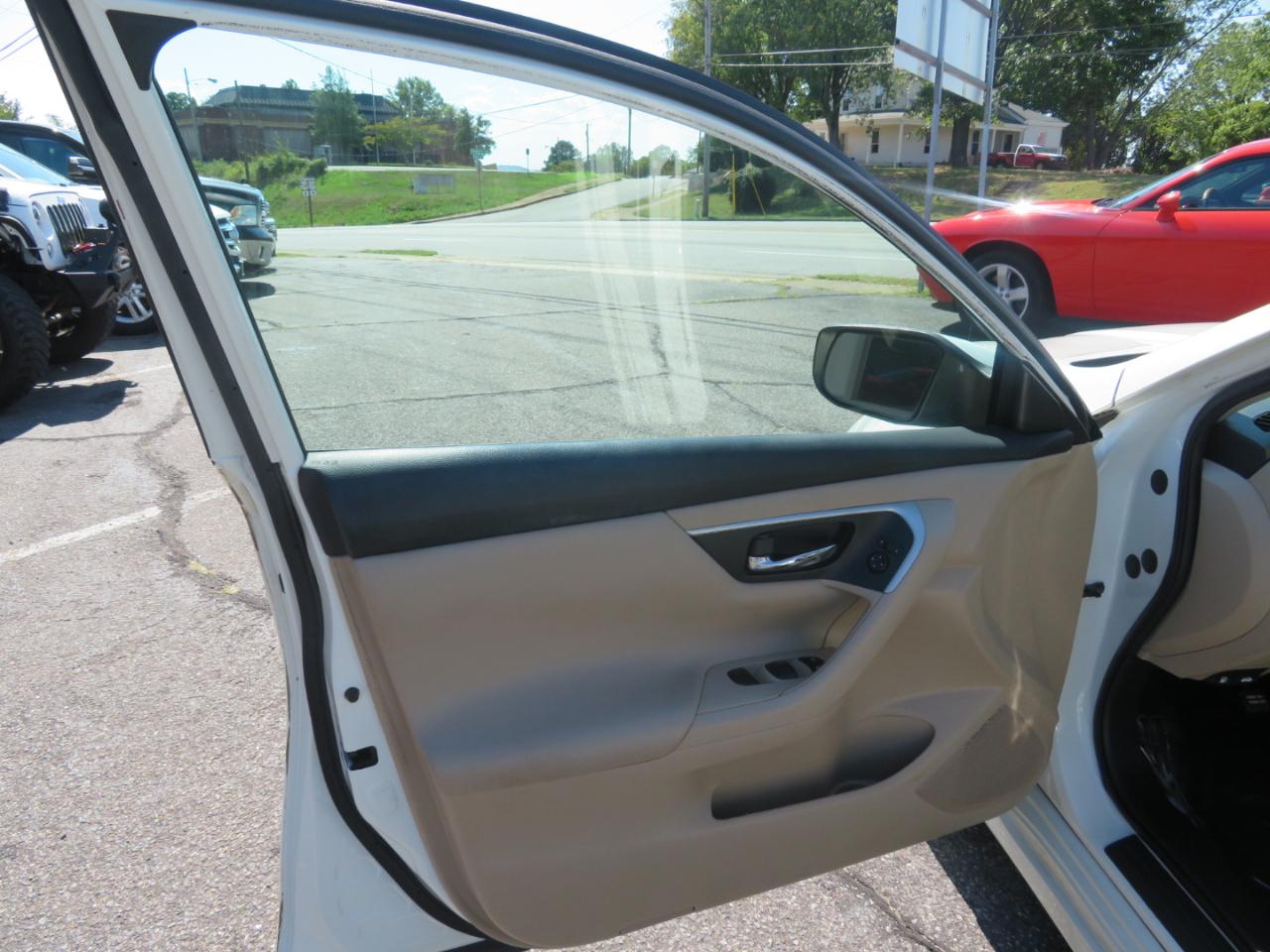 Nissan Altima photo 7