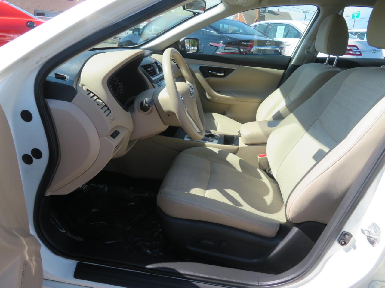 Nissan Altima photo 8