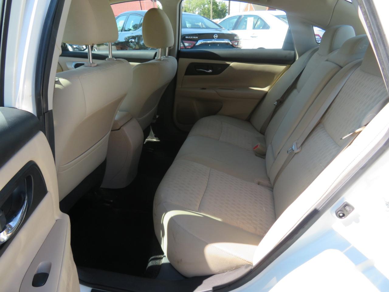 Nissan Altima photo 9