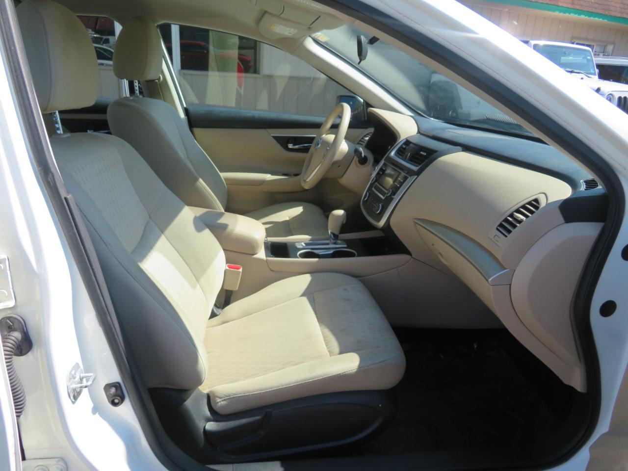 Nissan Altima photo 10