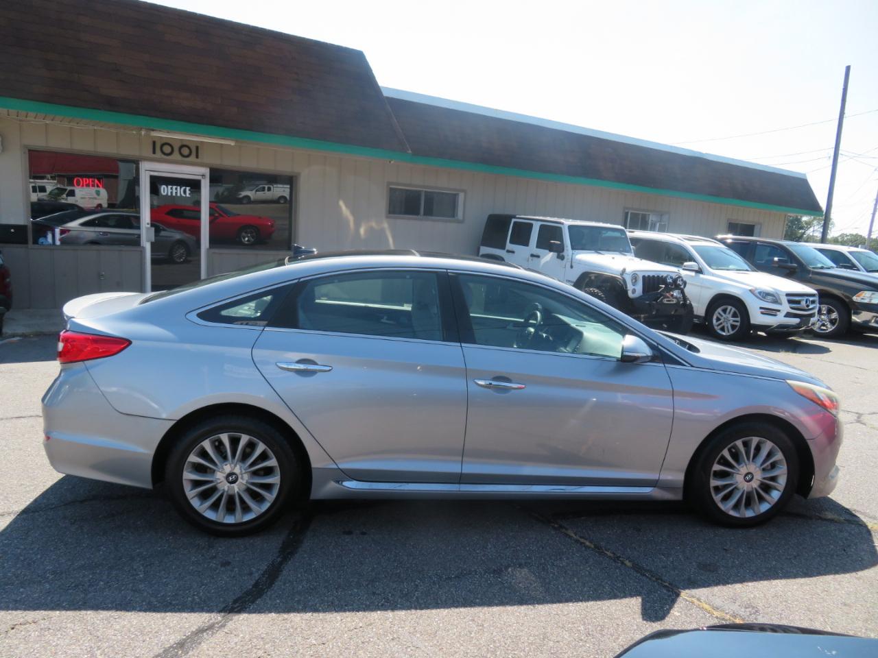 Hyundai Sonata photo 4