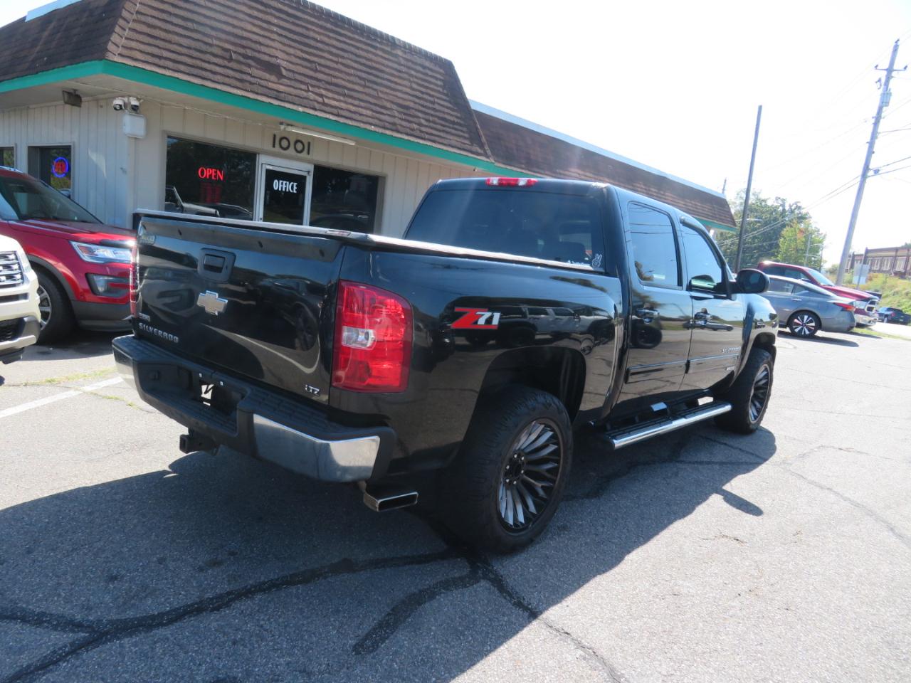 Chevrolet Silverado photo 5