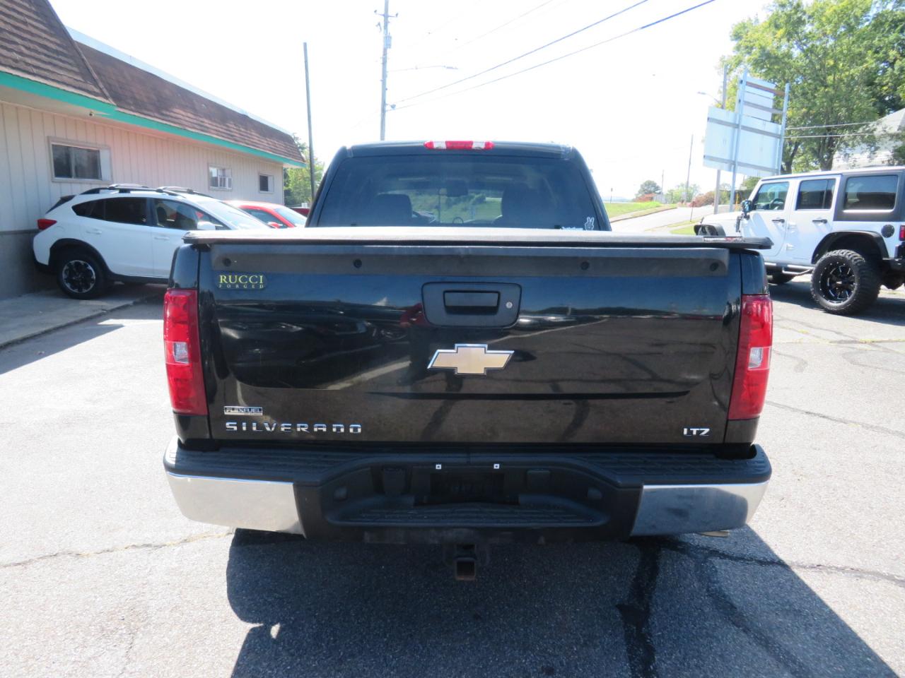 Chevrolet Silverado photo 6