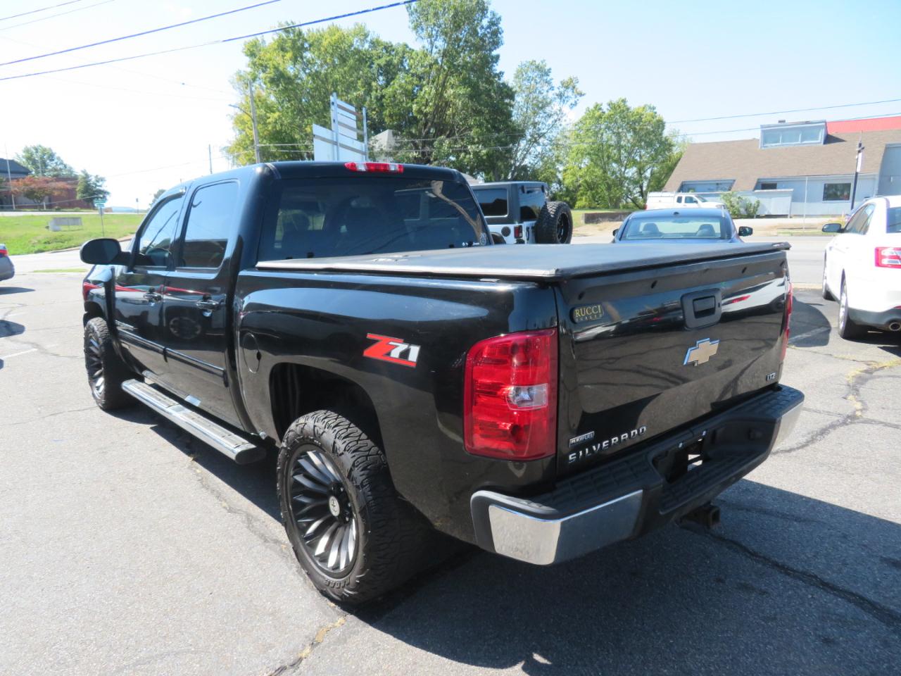 Chevrolet Silverado photo 7