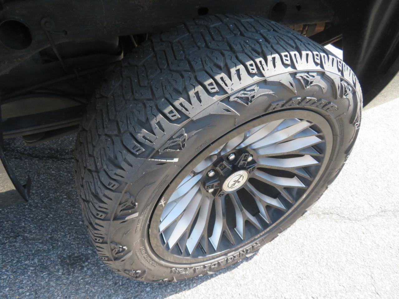 Chevrolet Silverado photo 19