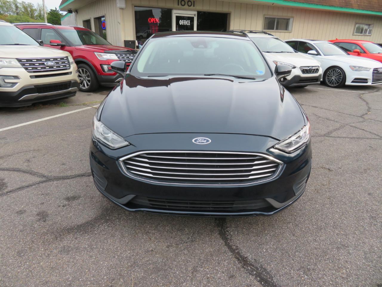 Ford Fusion photo 2
