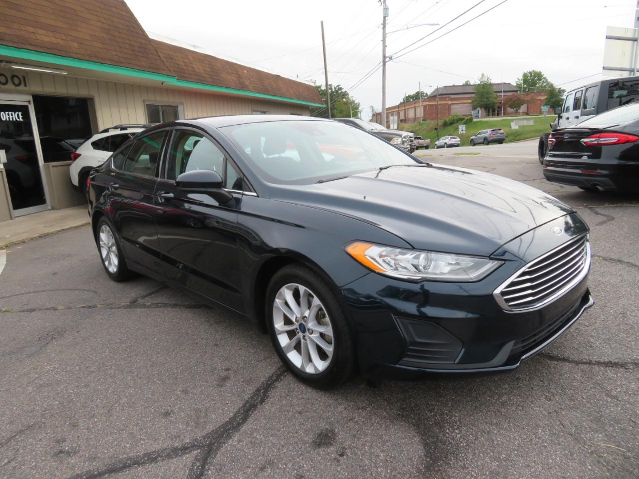Ford Fusion photo 3