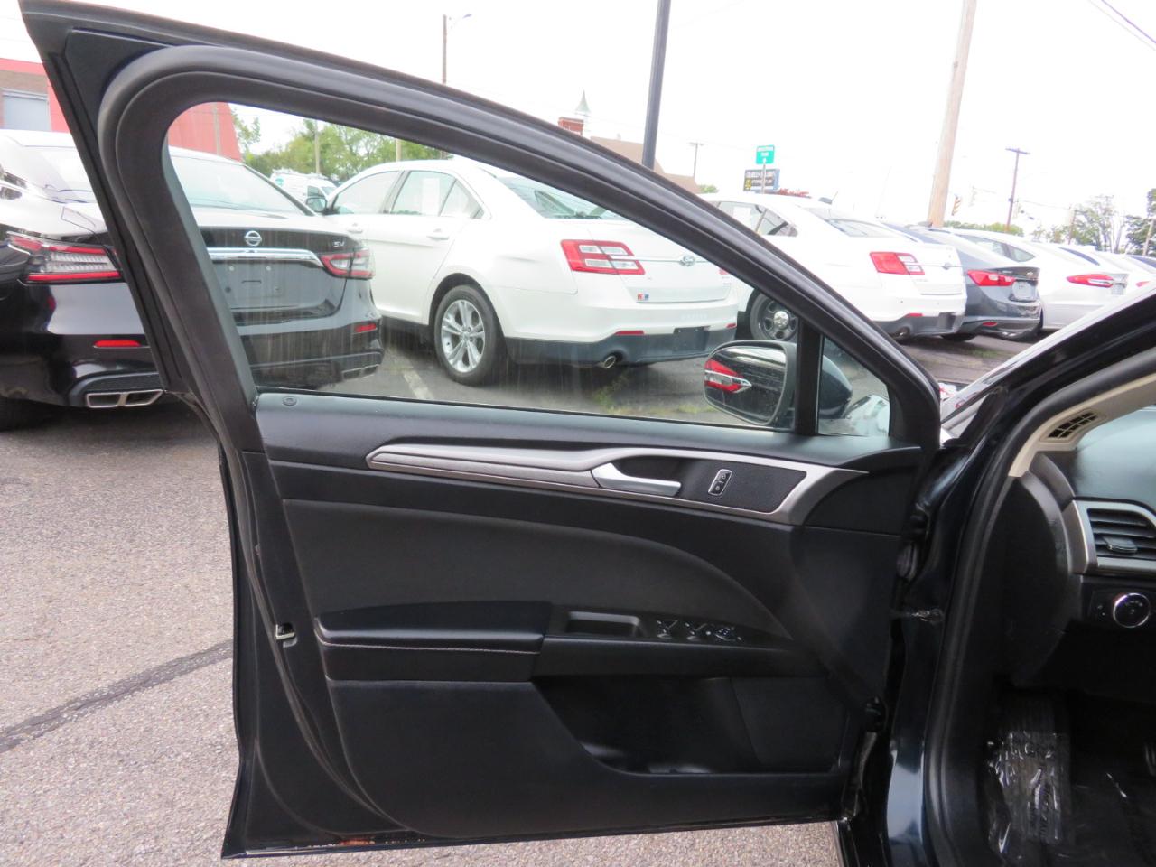 Ford Fusion photo 7