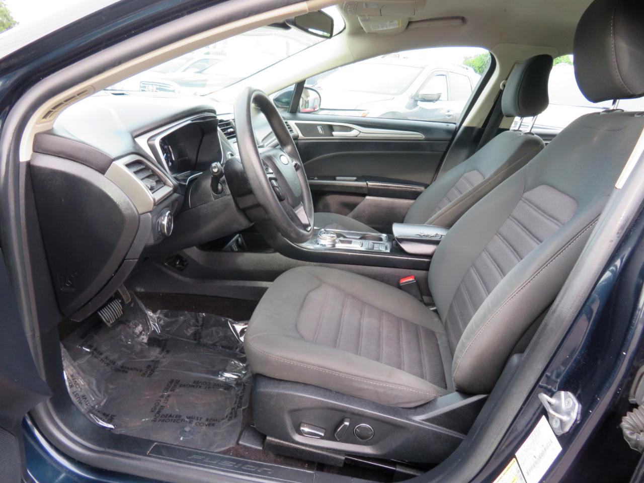 Ford Fusion photo 8