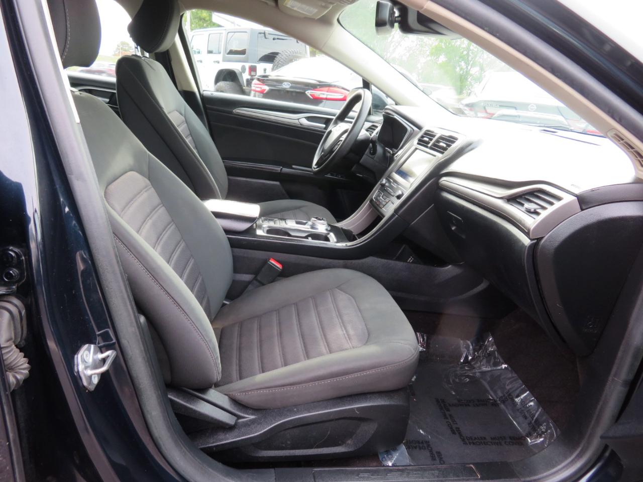 Ford Fusion photo 10
