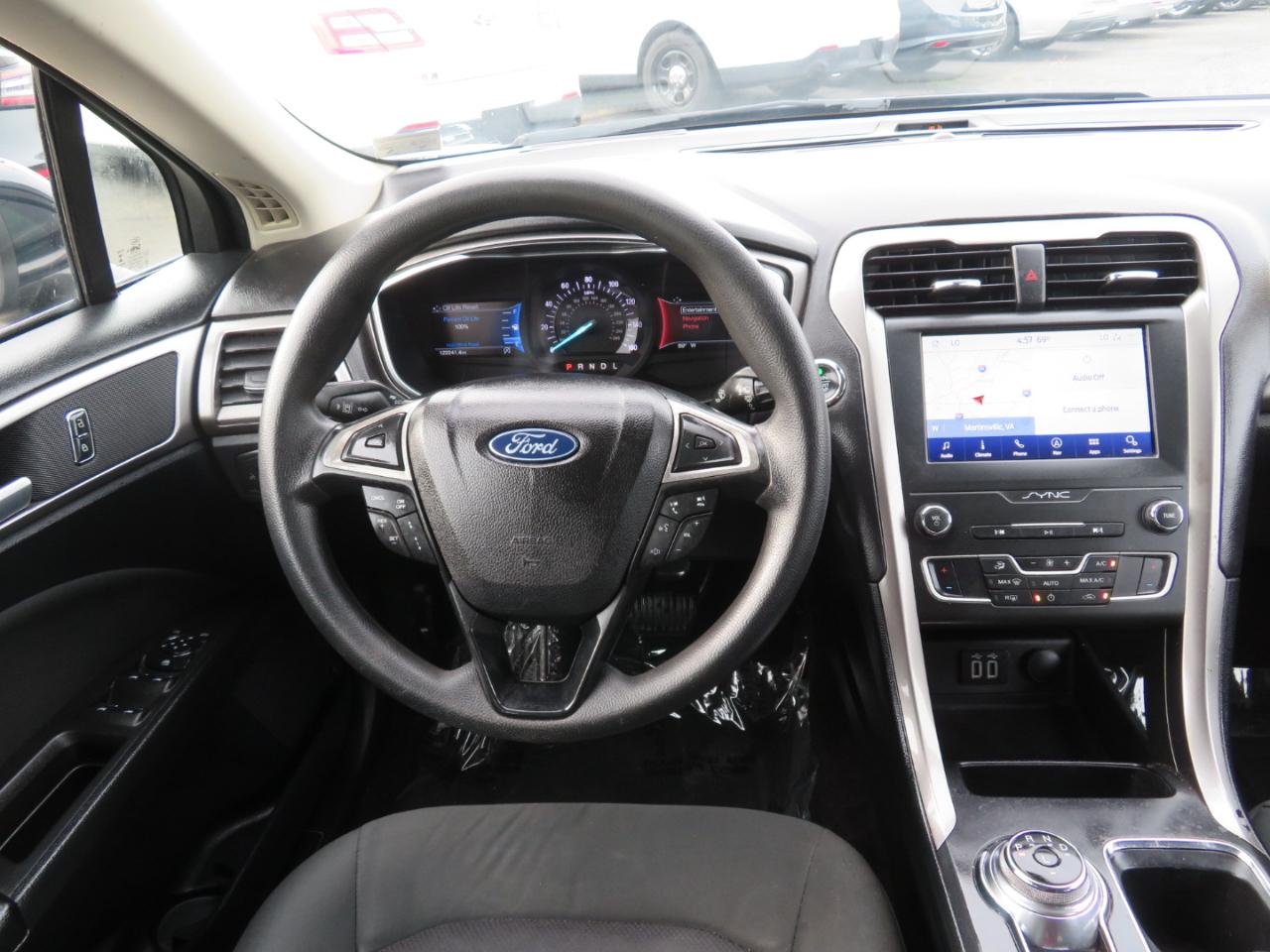 Ford Fusion photo 13