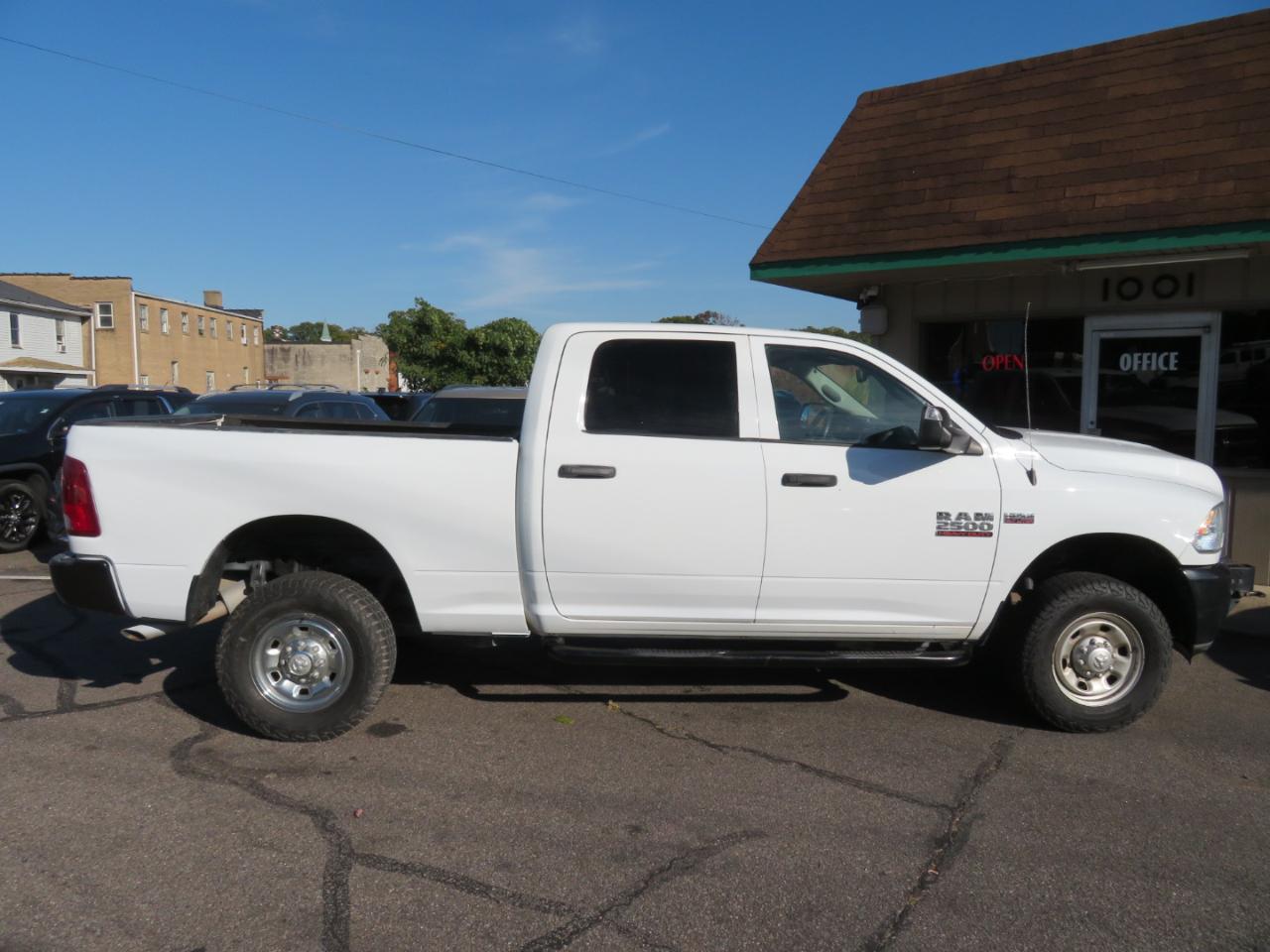 RAM 2500 Tradesman Crew Cab SWB 4WD 2016