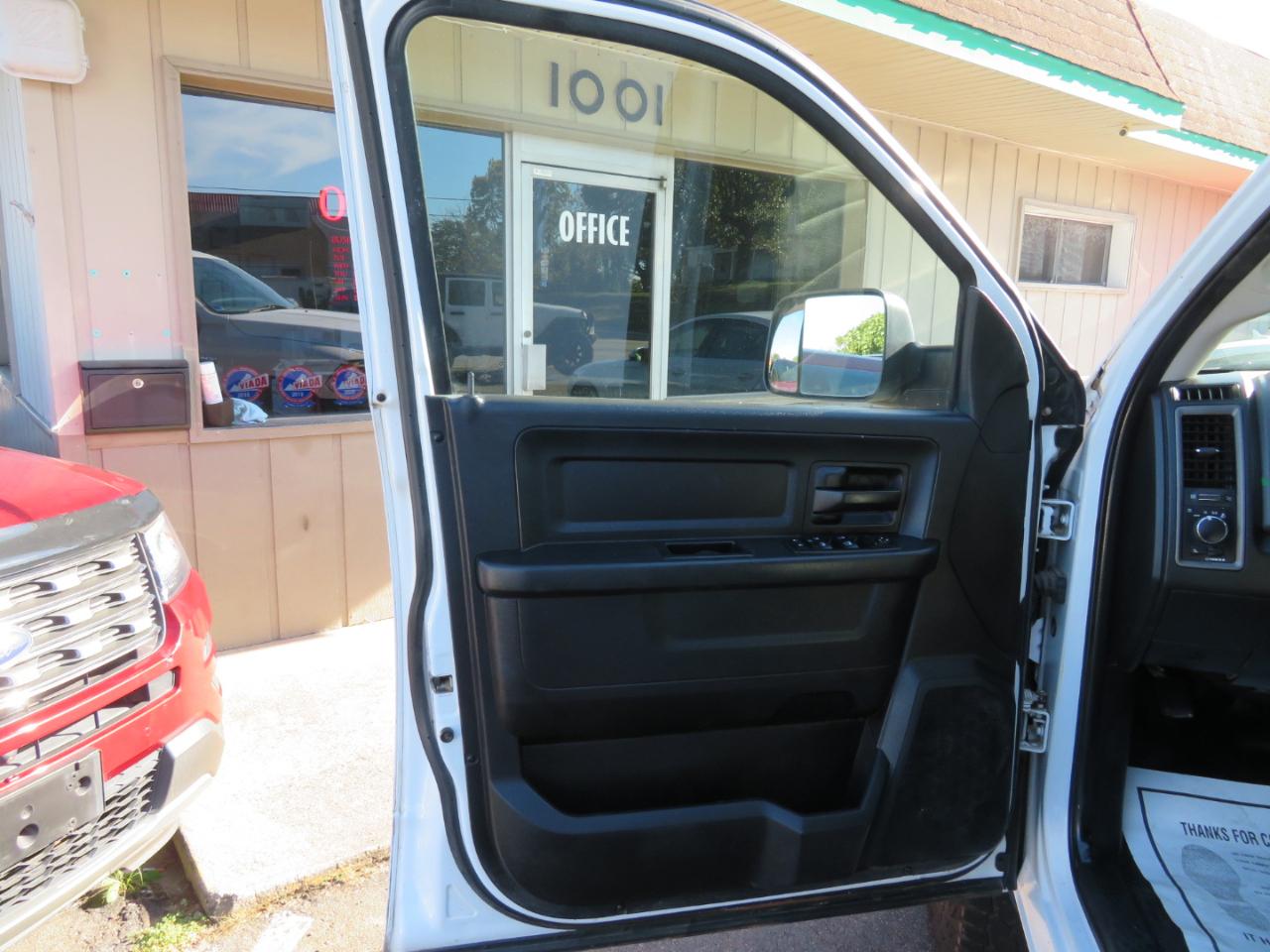 RAM 2500 Tradesman Crew Cab SWB 4WD 2016