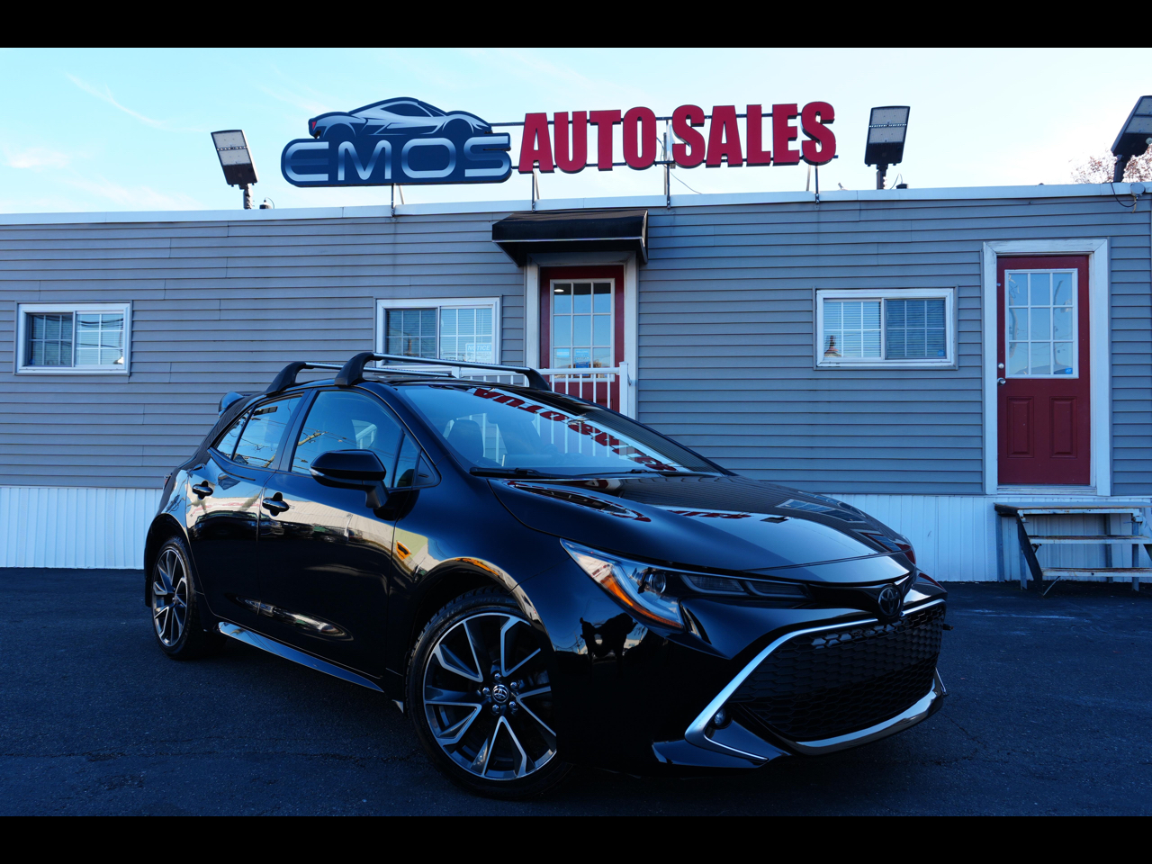 2022 Toyota Corolla Hatchback XSE's photo