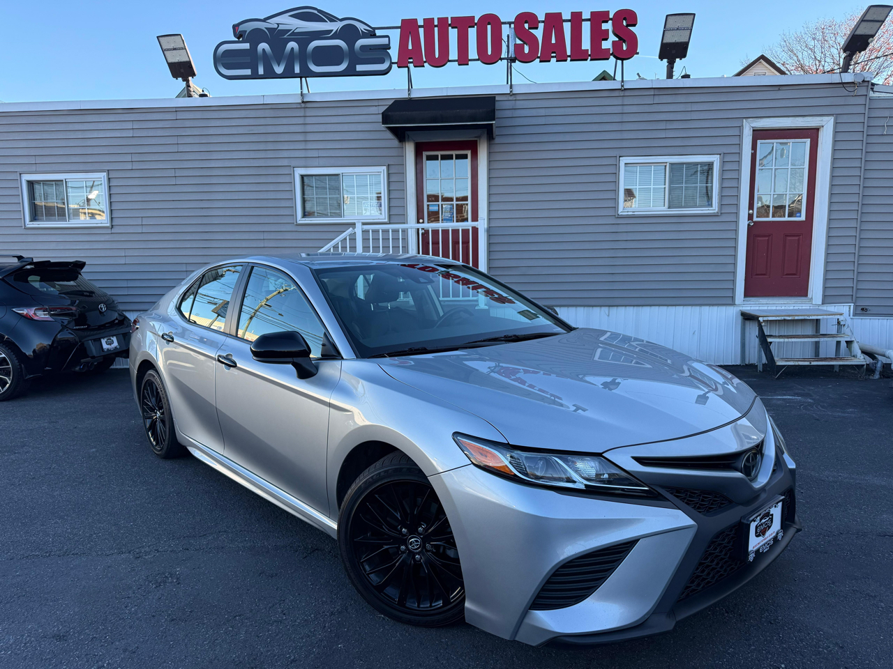 2019 Toyota Camry SE's photo