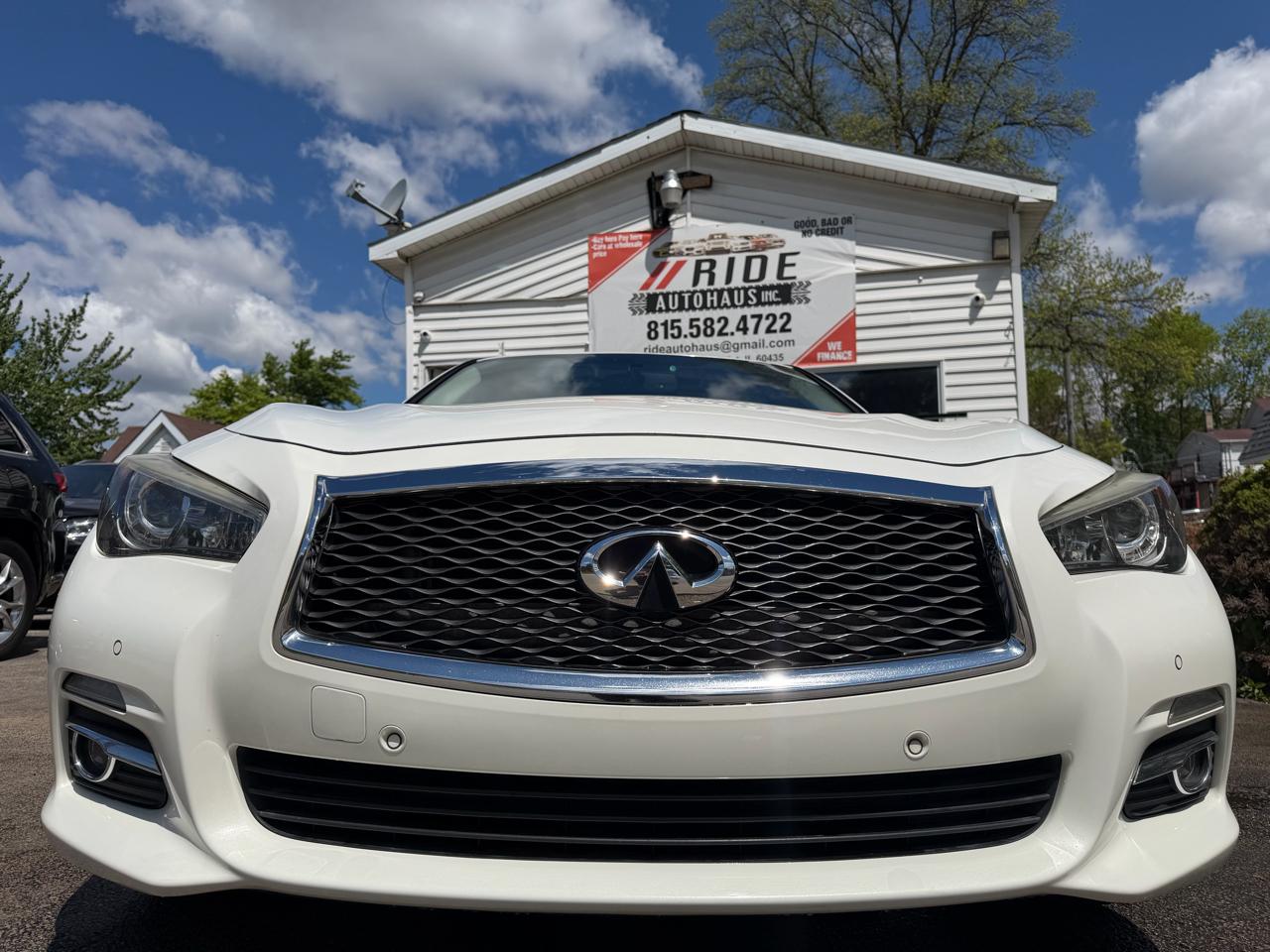 2015 INFINITI Q50 Premium's photo