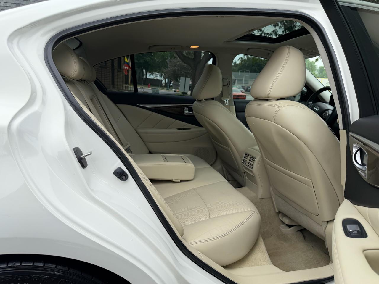 2015 INFINITI Q50 Premium - Photo 16
