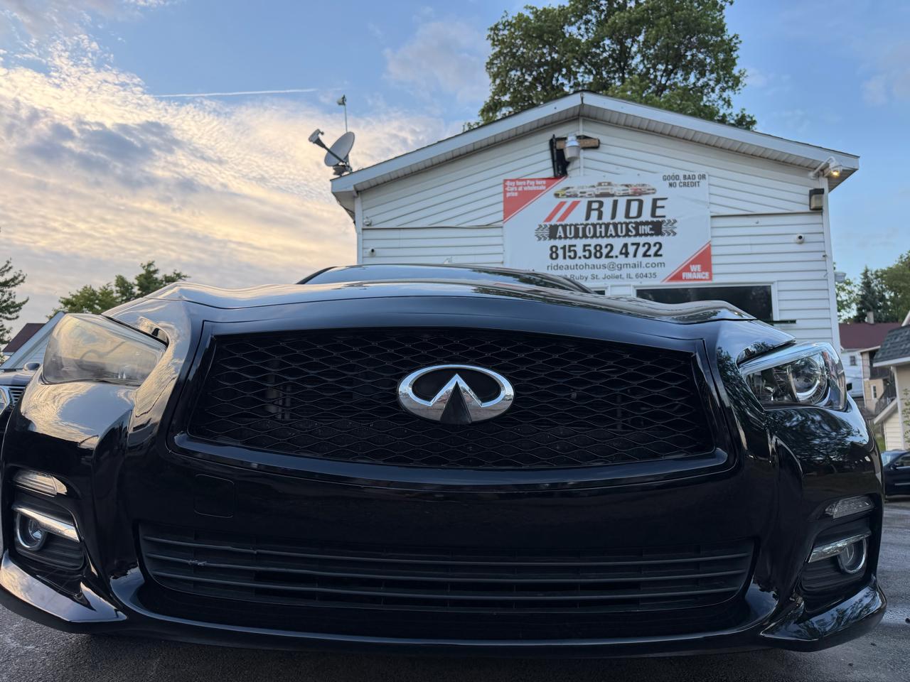 2015 INFINITI Q50 Premium's photo