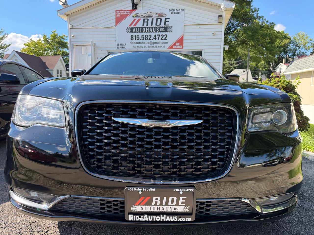 2019 Chrysler 300 S's photo