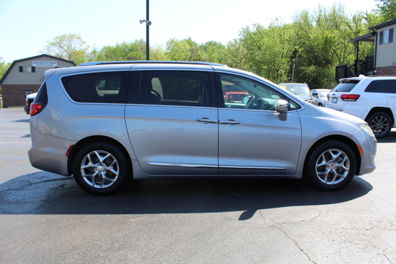 Chrysler Pacifica Limited FWD 2019