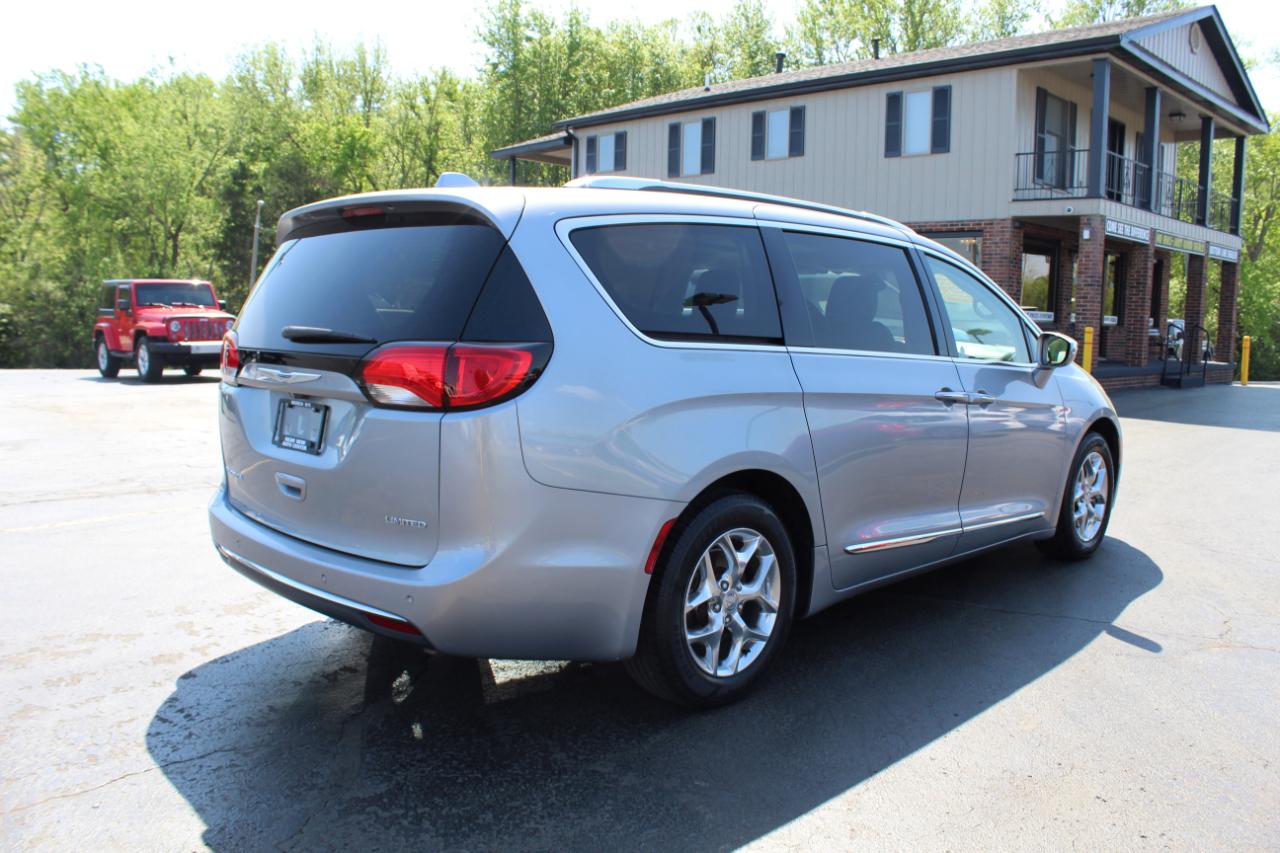 Chrysler Pacifica Limited FWD 2019
