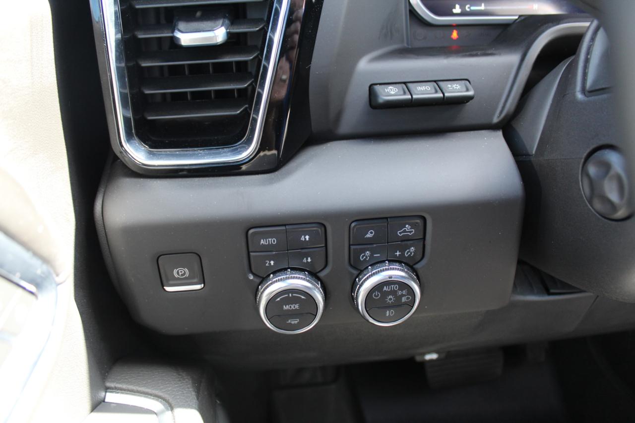 GMC Sierra 1500 4WD Crew Cab 147" Denali 2024