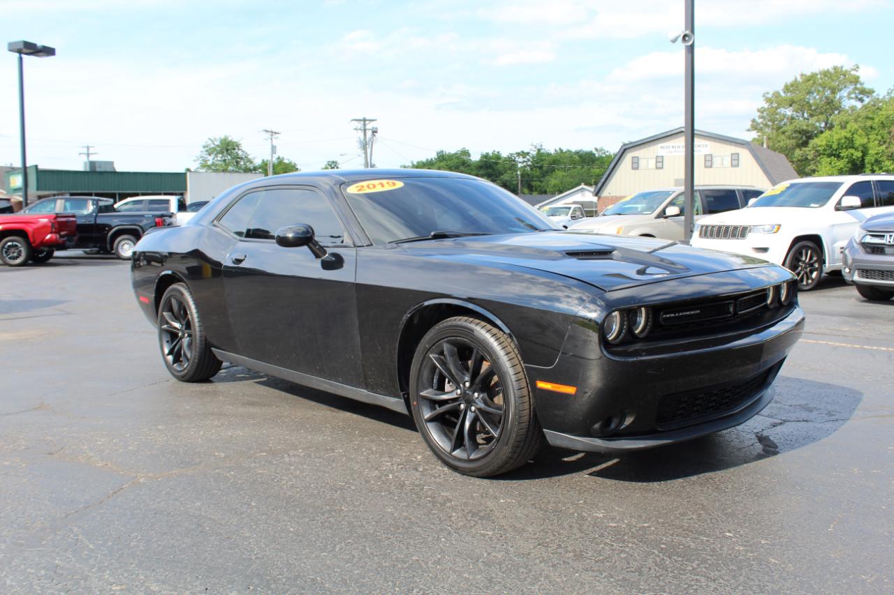 Dodge Challenger SXT RWD 2019
