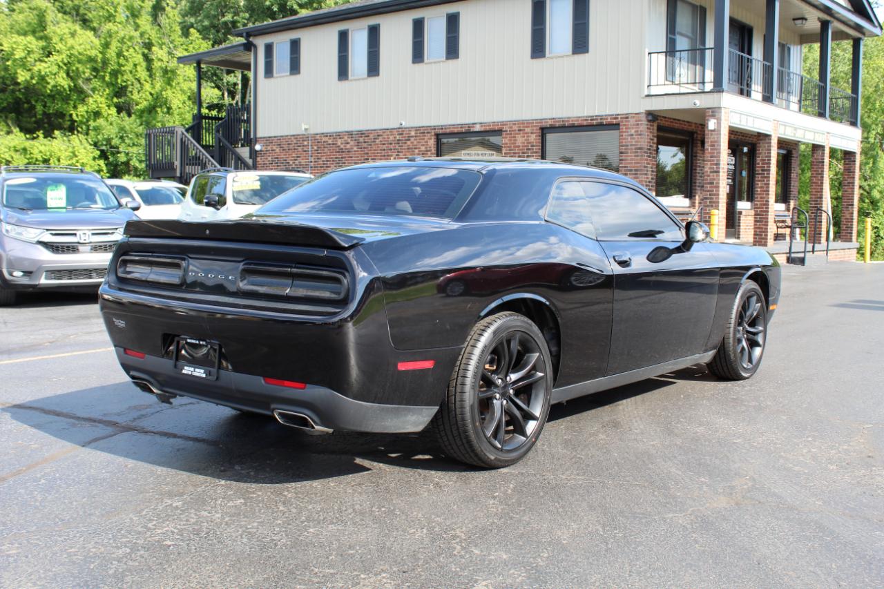 Dodge Challenger SXT RWD 2019