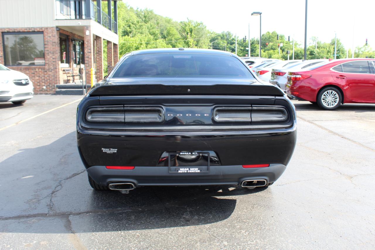 Dodge Challenger SXT RWD 2019