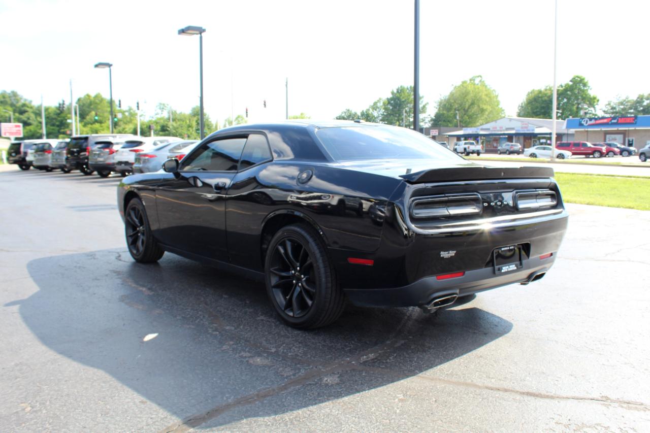 Dodge Challenger SXT RWD 2019