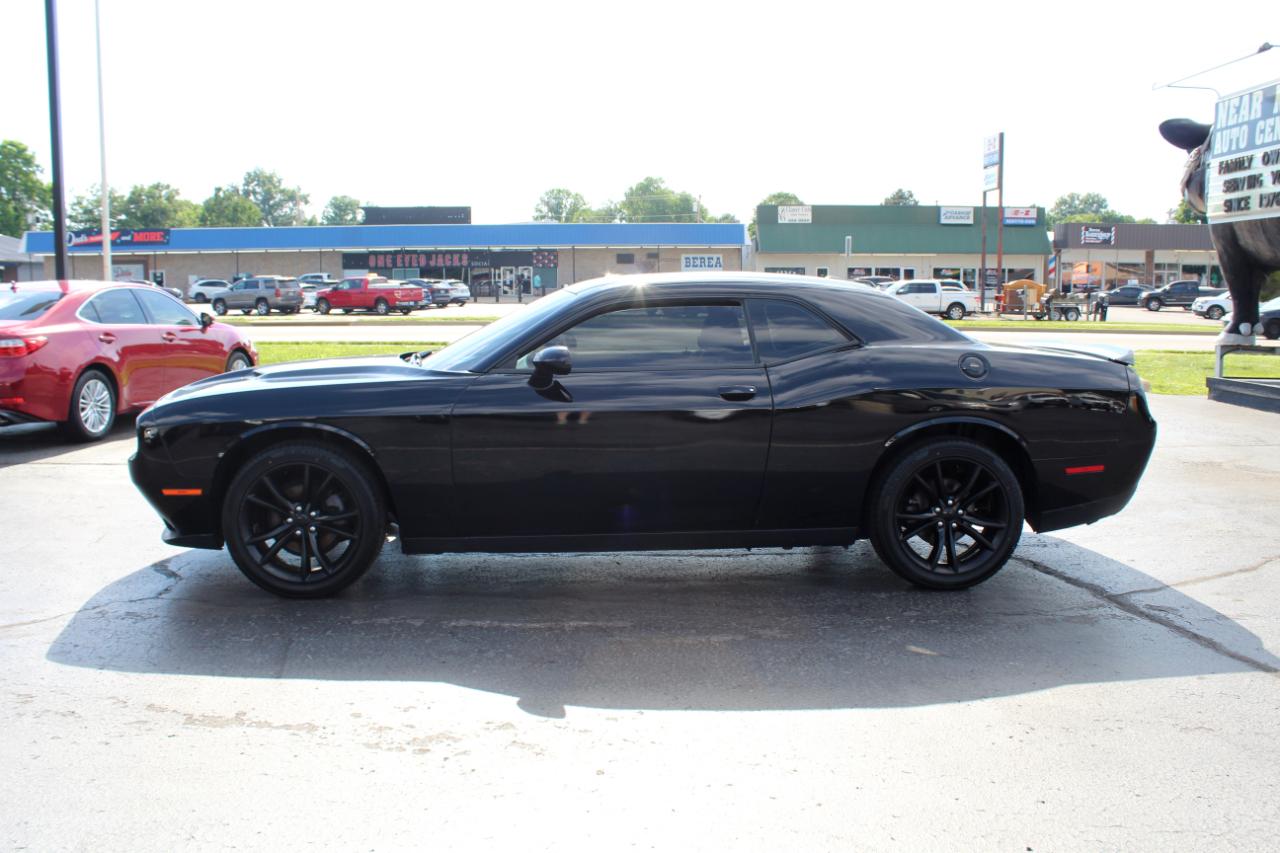 Dodge Challenger SXT RWD 2019