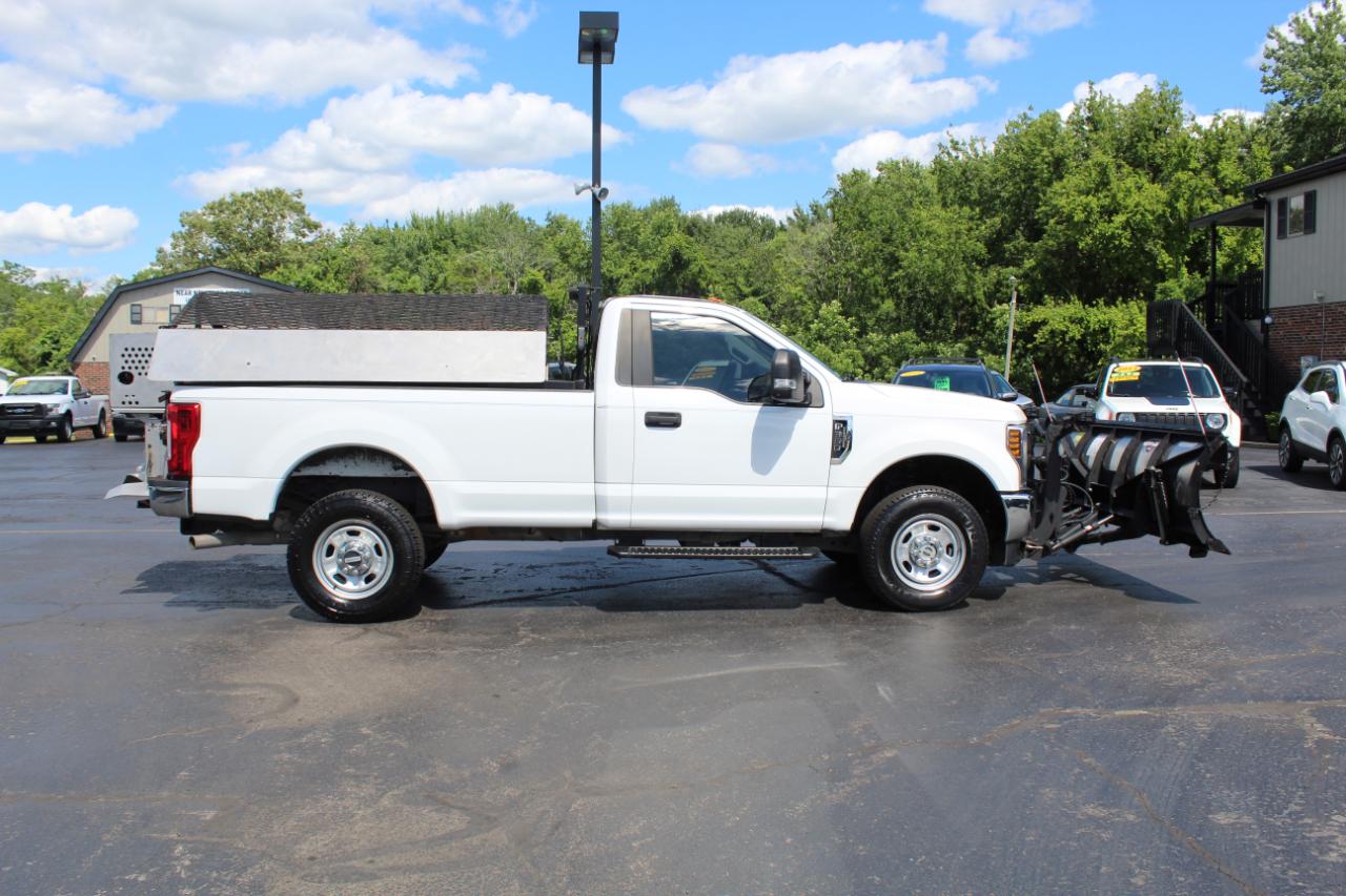 Ford Super Duty F-350 SRW XLT 4WD Reg Cab 8' Box 2018