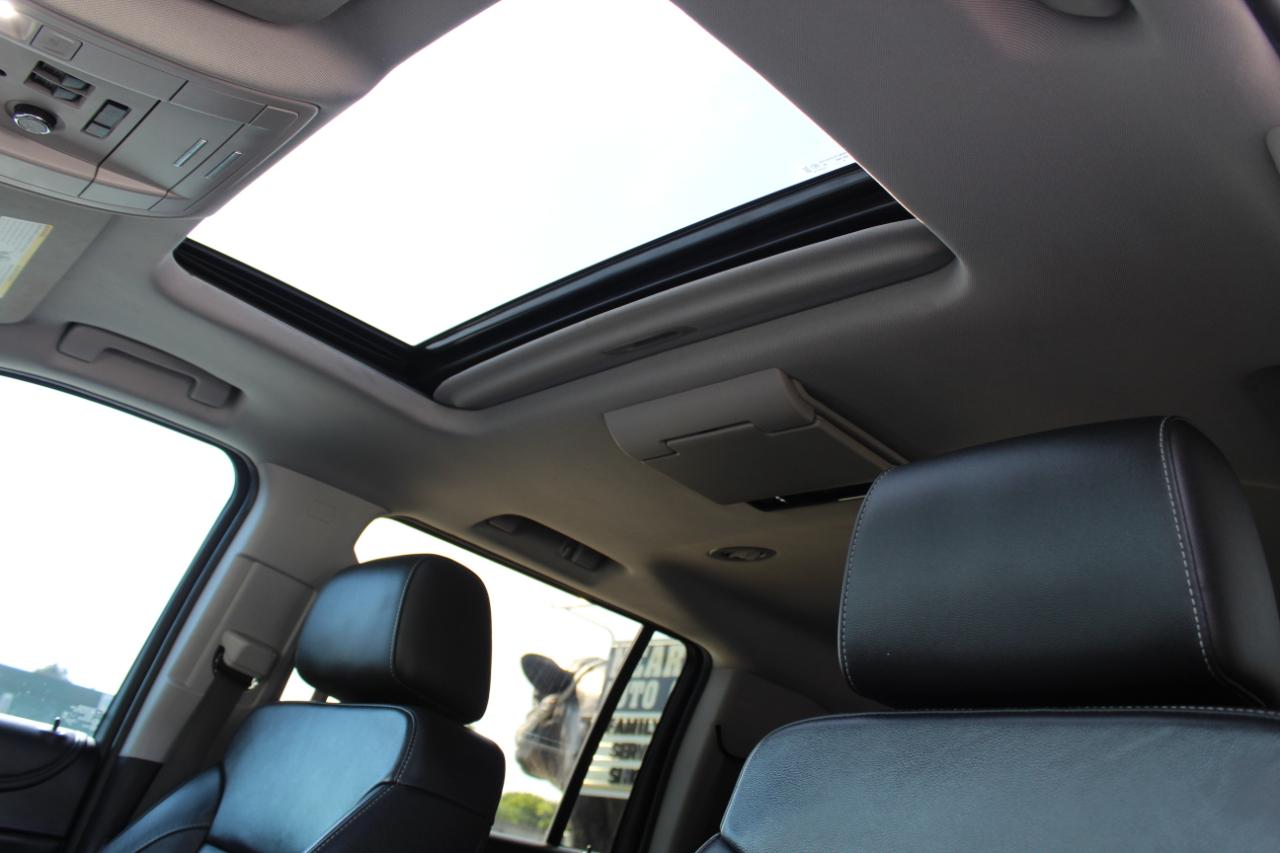Chevrolet Suburban 4WD 4dr 1500 LT 2019