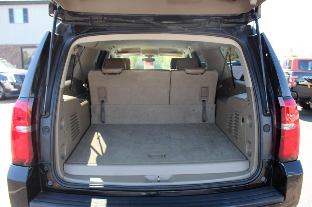 Chevrolet Suburban 4WD 4dr 1500 LS 2017