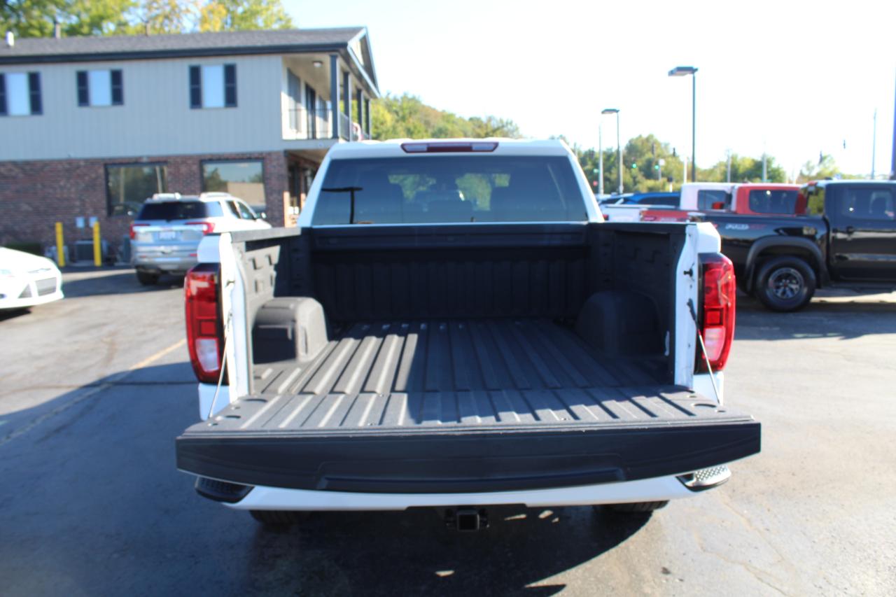 GMC Sierra 1500 4WD Crew Cab 147" Pro 2024