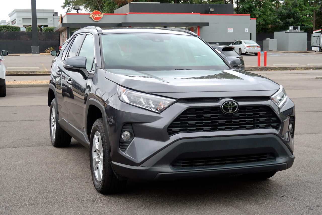 2021 Toyota RAV4 XLE photo 2