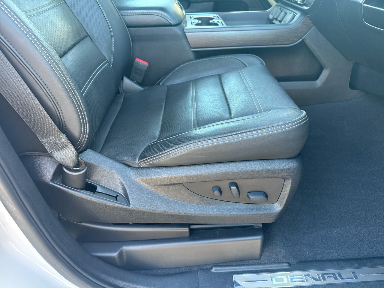 GMC Sierra 1500 4WD Crew Cab 143.5" Denali 2018 GMC Sierra 1500 4WD Crew Cab 143.5" Denali 2018